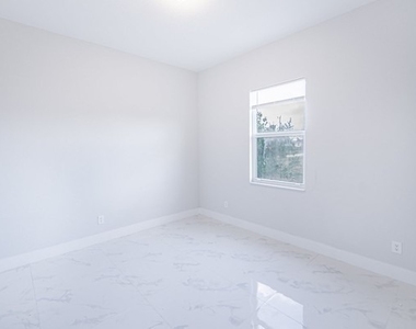 2911 48th Street Sw - Photo Thumbnail 10