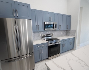 2911 48th Street Sw - Photo Thumbnail 5