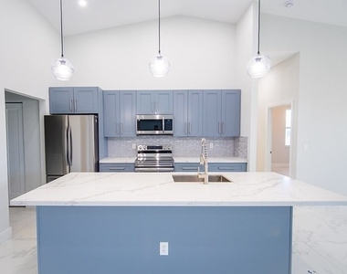 2911 48th Street Sw - Photo Thumbnail 4