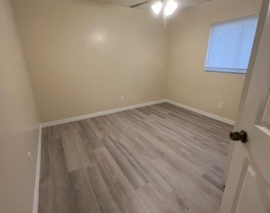 730 Holmes Avenue - Photo Thumbnail 7