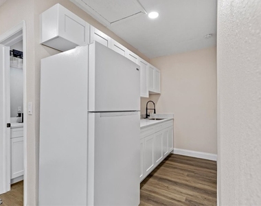 2570 Charleston Park Drive - Photo Thumbnail 3
