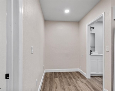2570 Charleston Park Drive - Photo Thumbnail 4