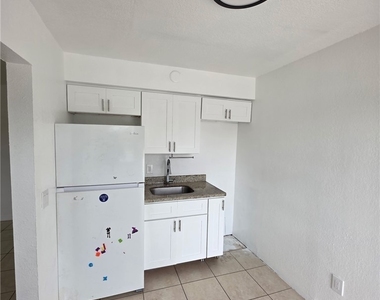 2452 Stella Street - Photo Thumbnail 6