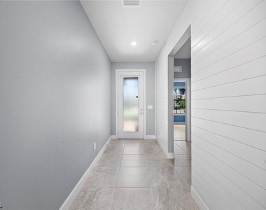 3685 E Hampton Circle - Photo Thumbnail 2