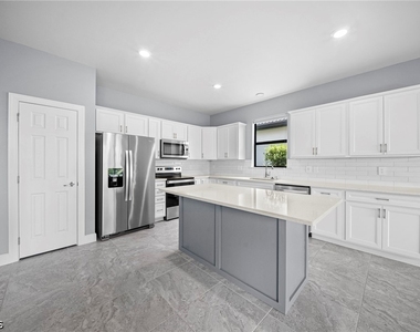 3685 E Hampton Circle - Photo Thumbnail 13