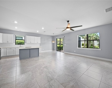 3685 E Hampton Circle - Photo Thumbnail 10