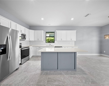 3685 E Hampton Circle - Photo Thumbnail 12