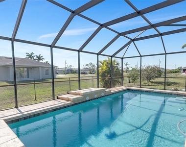 2152 Nw 22nd Place - Photo Thumbnail 2