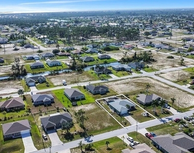 2152 Nw 22nd Place - Photo Thumbnail 3