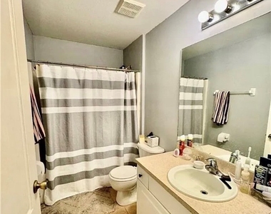 2152 Nw 22nd Place - Photo Thumbnail 8
