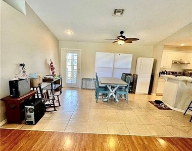 2152 Nw 22nd Place - Photo Thumbnail 6