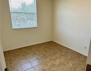 4299 Bellasol Circle - Photo Thumbnail 9
