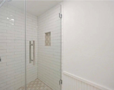 2714 Palm Street - Photo Thumbnail 9