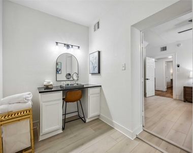 2714 Palm Street - Photo Thumbnail 4