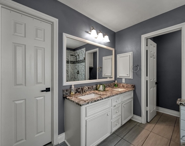 3215 Canterbury Lane - Photo Thumbnail 7