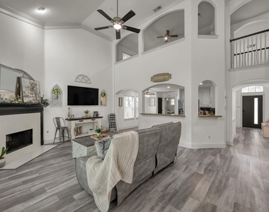 3215 Canterbury Lane - Photo Thumbnail 19