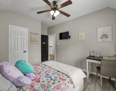 3215 Canterbury Lane - Photo Thumbnail 26