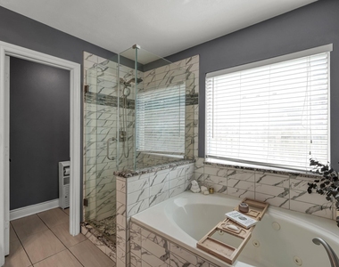 3215 Canterbury Lane - Photo Thumbnail 8
