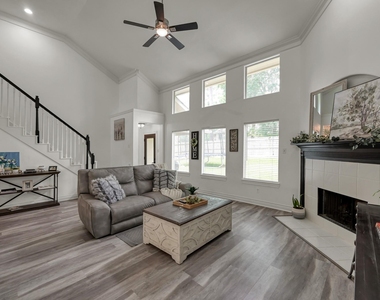 3215 Canterbury Lane - Photo Thumbnail 17