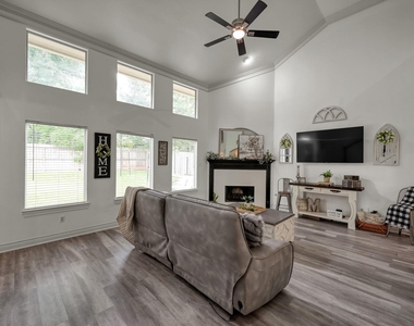 3215 Canterbury Lane - Photo Thumbnail 18