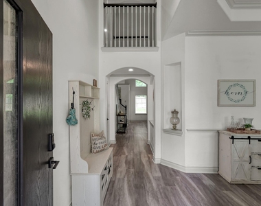 3215 Canterbury Lane - Photo Thumbnail 2
