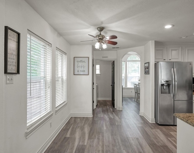 3215 Canterbury Lane - Photo Thumbnail 14