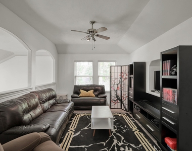 3215 Canterbury Lane - Photo Thumbnail 29