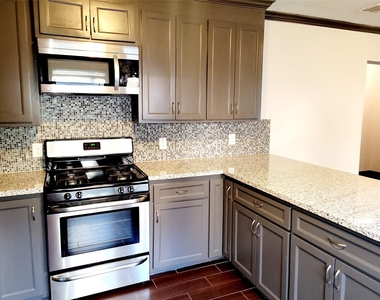 1501 Asbury Street - Photo Thumbnail 6