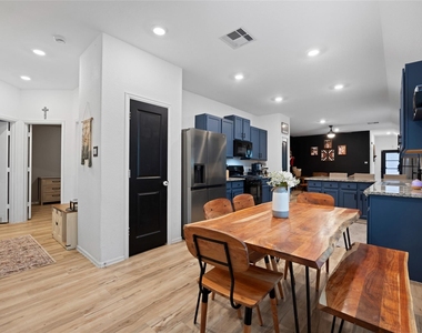 10417 Pineland Drive - Photo Thumbnail 17