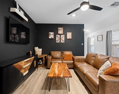 10417 Pineland Drive - Photo Thumbnail 8