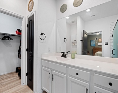 10417 Pineland Drive - Photo Thumbnail 13