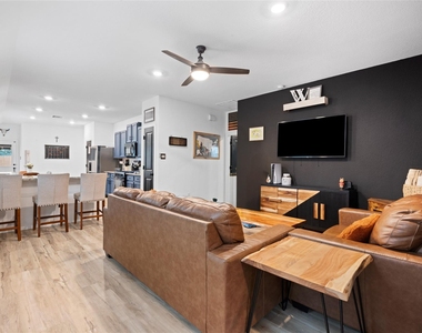 10417 Pineland Drive - Photo Thumbnail 7