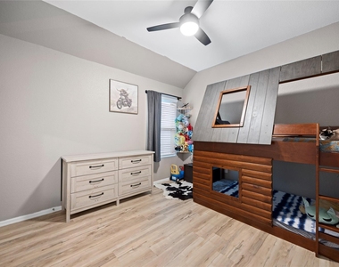 10417 Pineland Drive - Photo Thumbnail 21