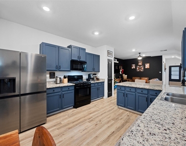 10417 Pineland Drive - Photo Thumbnail 16