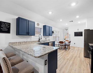 10417 Pineland Drive - Photo Thumbnail 14