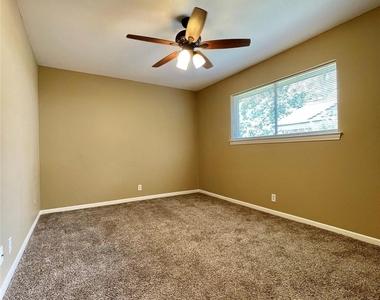 241 Crestwood Street - Photo Thumbnail 3