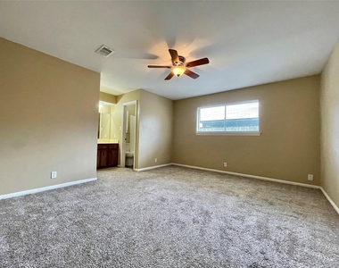 241 Crestwood Street - Photo Thumbnail 12