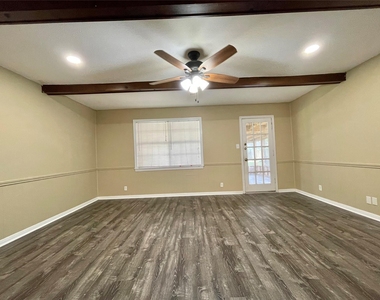 241 Crestwood Street - Photo Thumbnail 10