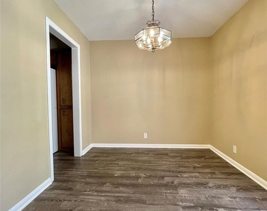 241 Crestwood Street - Photo Thumbnail 2