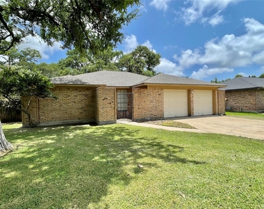 241 Crestwood Street - Photo Thumbnail 1