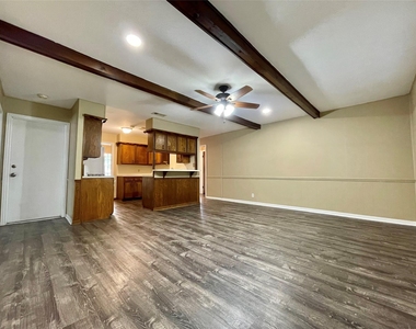 241 Crestwood Street - Photo Thumbnail 11