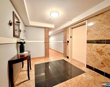 135 38th - Photo Thumbnail 4