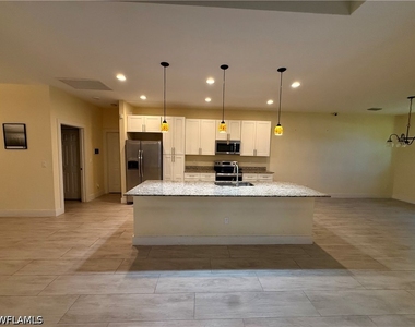 5560 Belrose Street - Photo Thumbnail 12