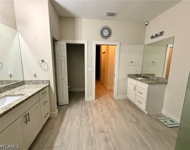 5560 Belrose Street - Photo Thumbnail 17