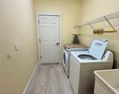 5560 Belrose Street - Photo Thumbnail 15