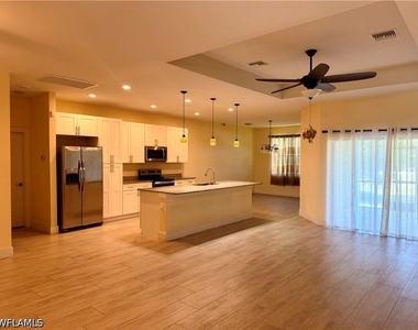 5560 Belrose Street - Photo Thumbnail 3