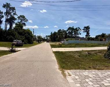 5560 Belrose Street - Photo Thumbnail 7
