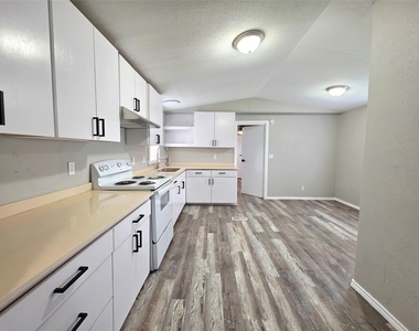310 Paddock Road - Photo Thumbnail 4