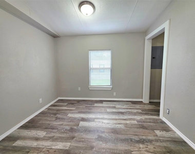 310 Paddock Road - Photo Thumbnail 5