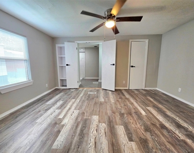 310 Paddock Road - Photo Thumbnail 6
